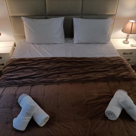 Modern Comfy Apartment เอเธนส์ ภายนอก รูปภาพ