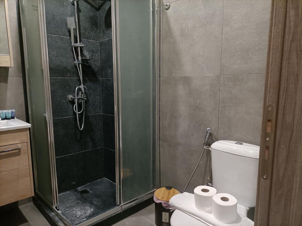 Modern Comfy Apartment เอเธนส์ ภายนอก รูปภาพ