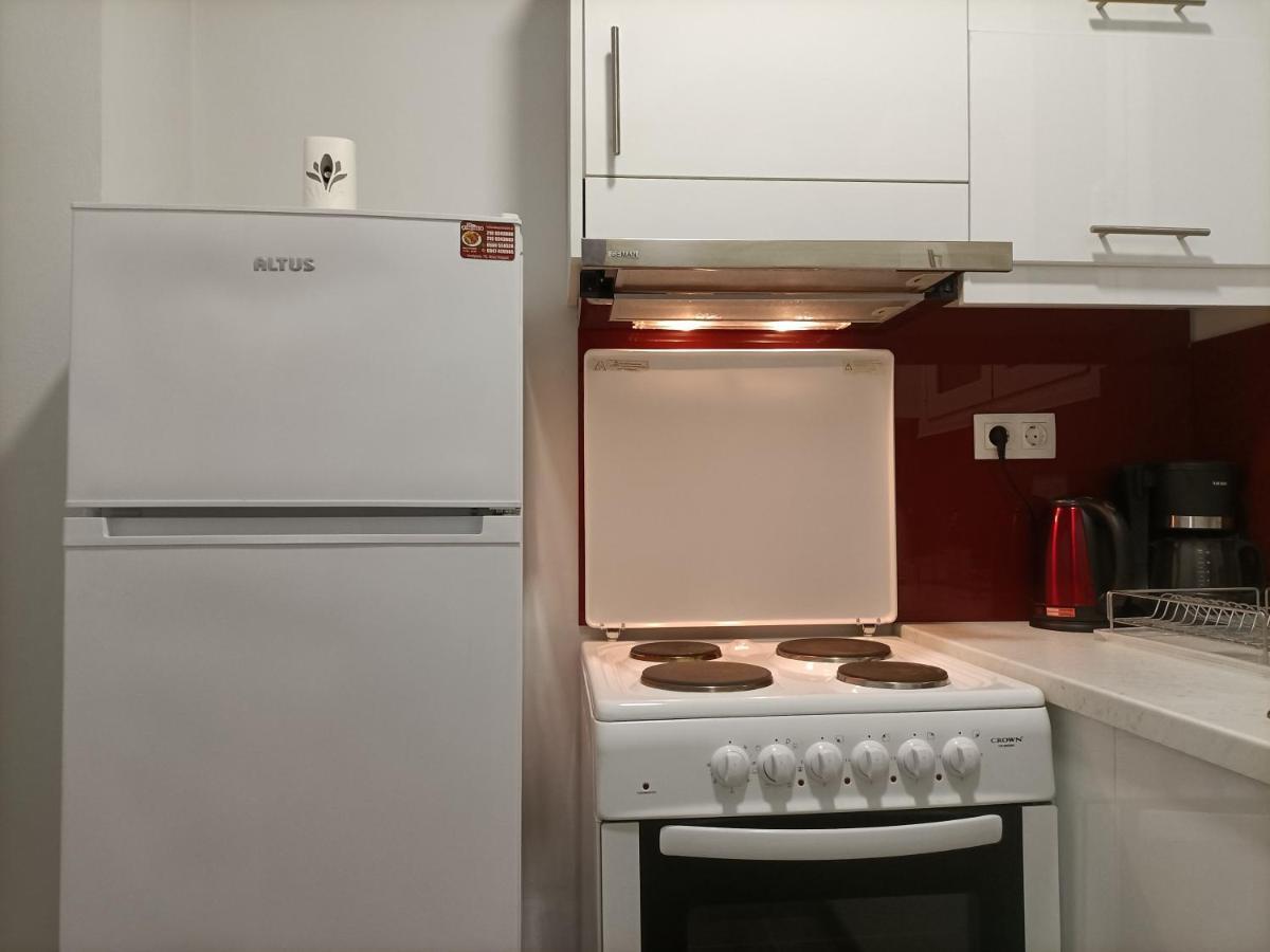 Modern Comfy Apartment เอเธนส์ ภายนอก รูปภาพ