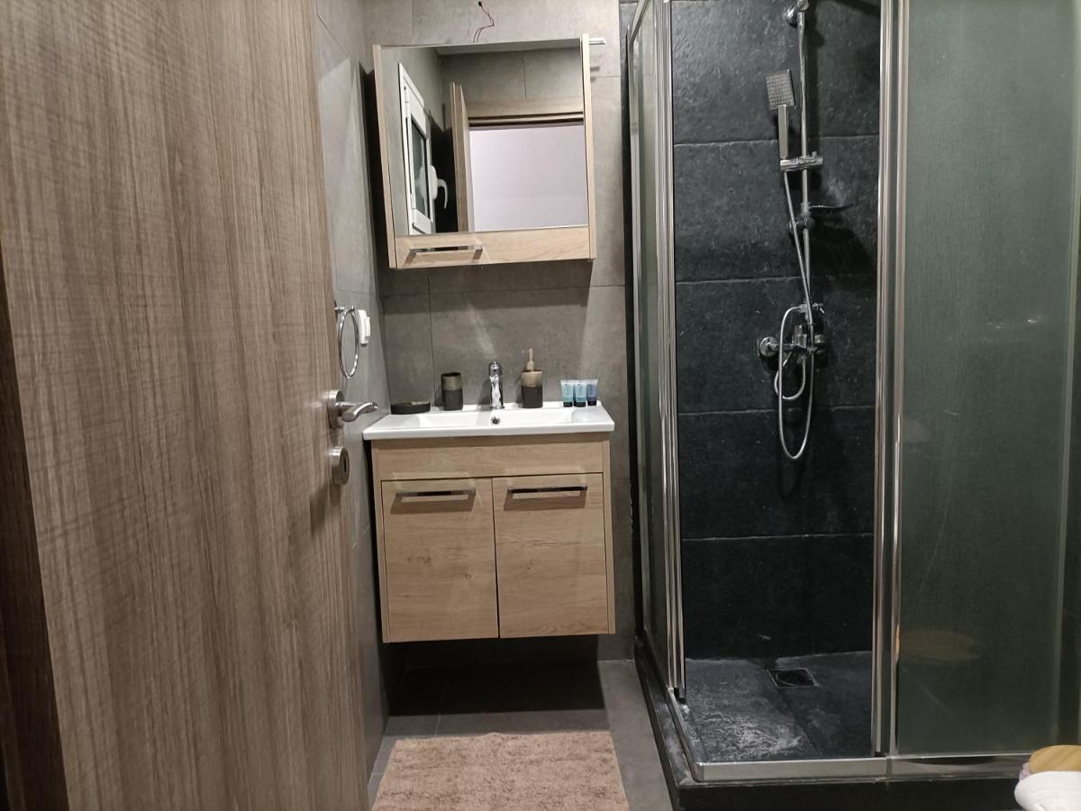 Modern Comfy Apartment เอเธนส์ ภายนอก รูปภาพ
