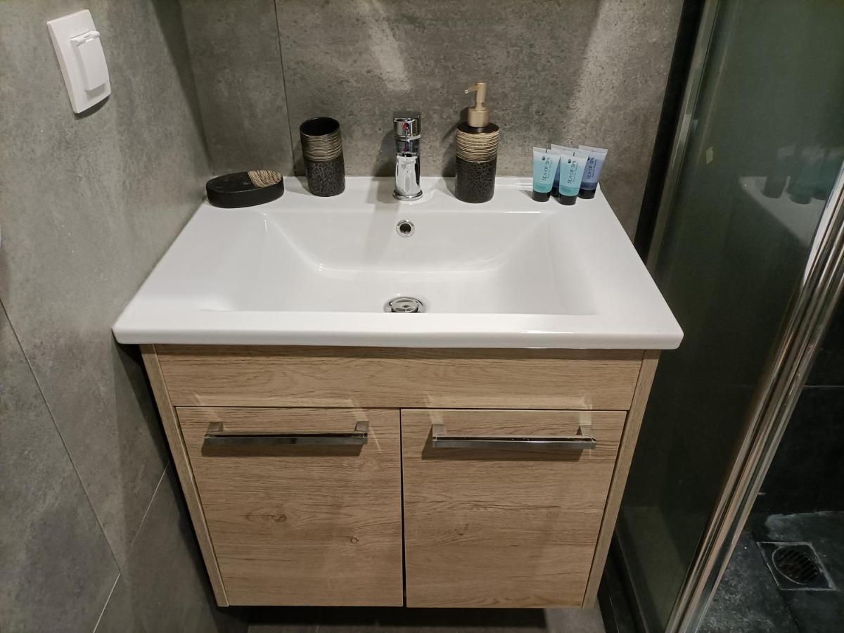 Modern Comfy Apartment เอเธนส์ ภายนอก รูปภาพ